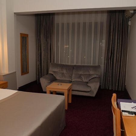 Hande Hotel Mustafakemalpaşa Buitenkant foto