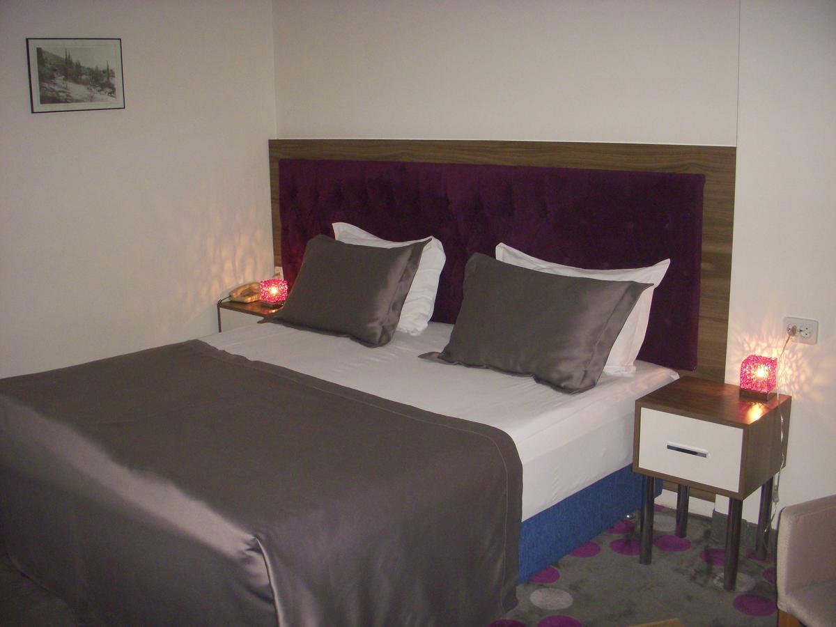 Hande Hotel Mustafakemalpaşa Buitenkant foto