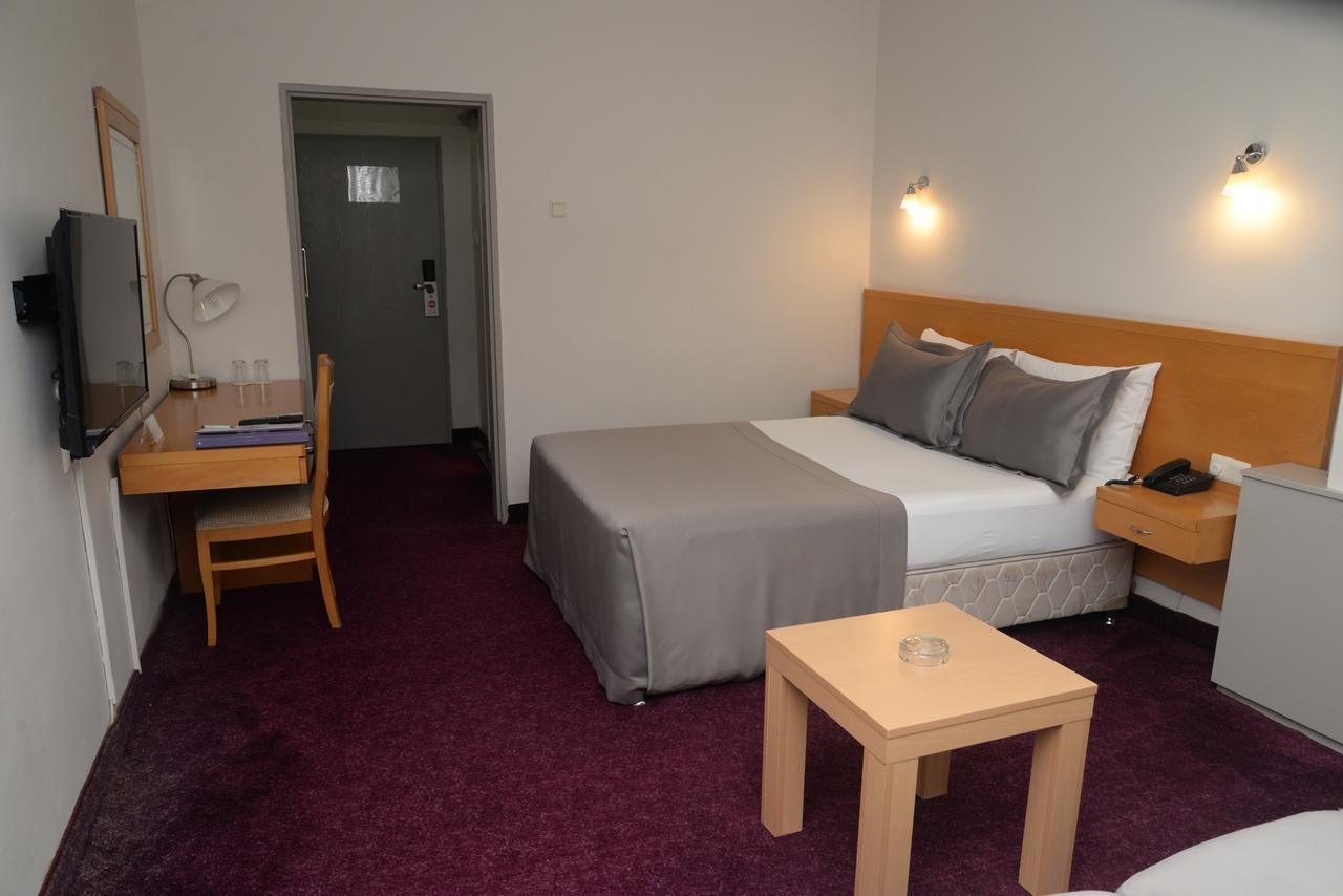 Hande Hotel Mustafakemalpaşa Buitenkant foto